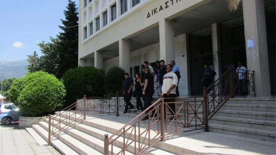 Λιποθύμησε μάρτυρας στη δίκη Γιακουμάκη – Την είχαν απειλήσει οι Κρητικοί με μαχαίρι στη Σχολή